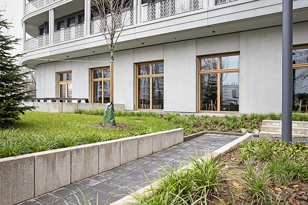 Die Rocholl GmbH ist Ihr Experte für Gartenbau, Landschaftsbau, Tiefbau und Sportplatzbau aus Krefeld.